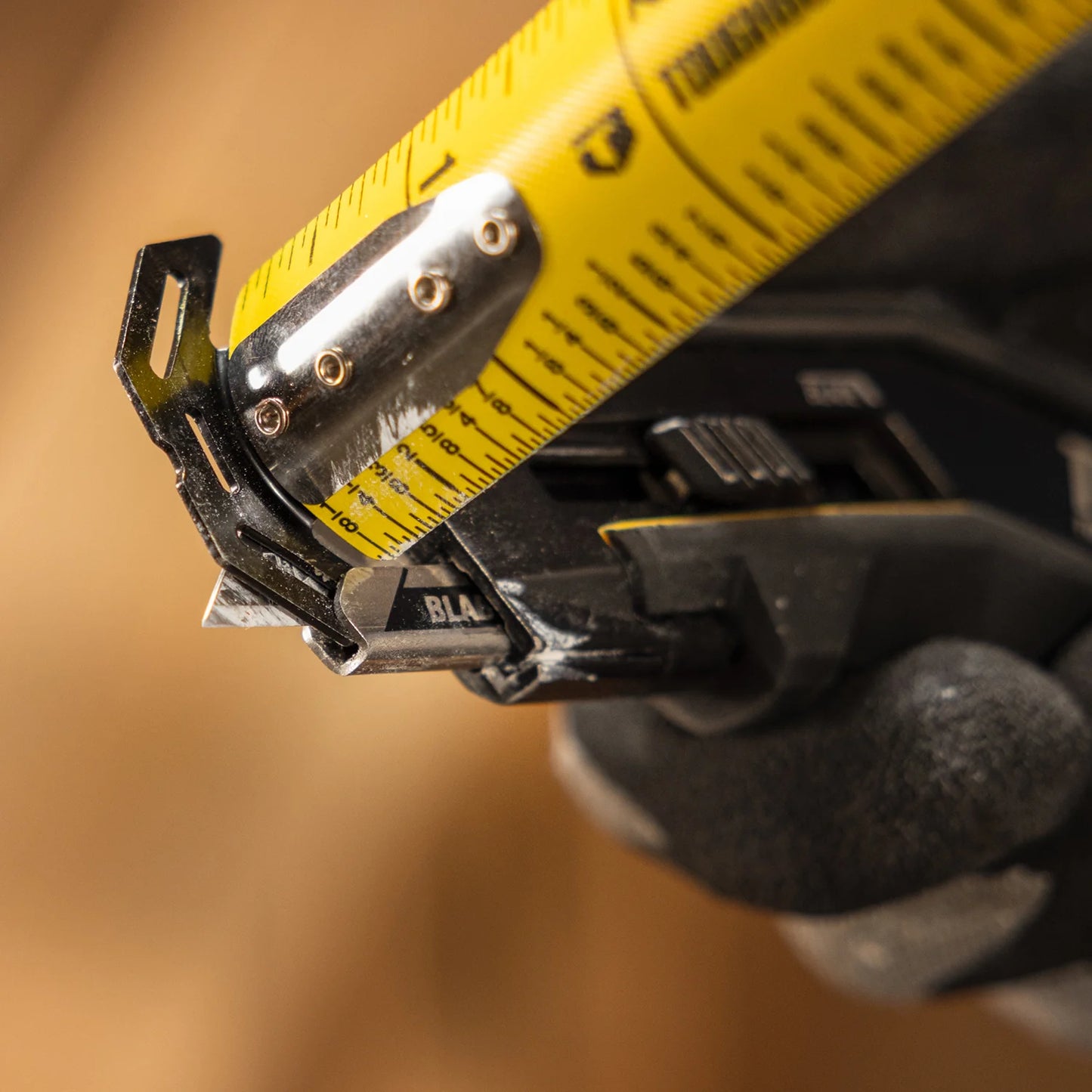 TOUGHBUILT SLIDING GUARD ユーティリティーナイフ TB-H4-11-G-