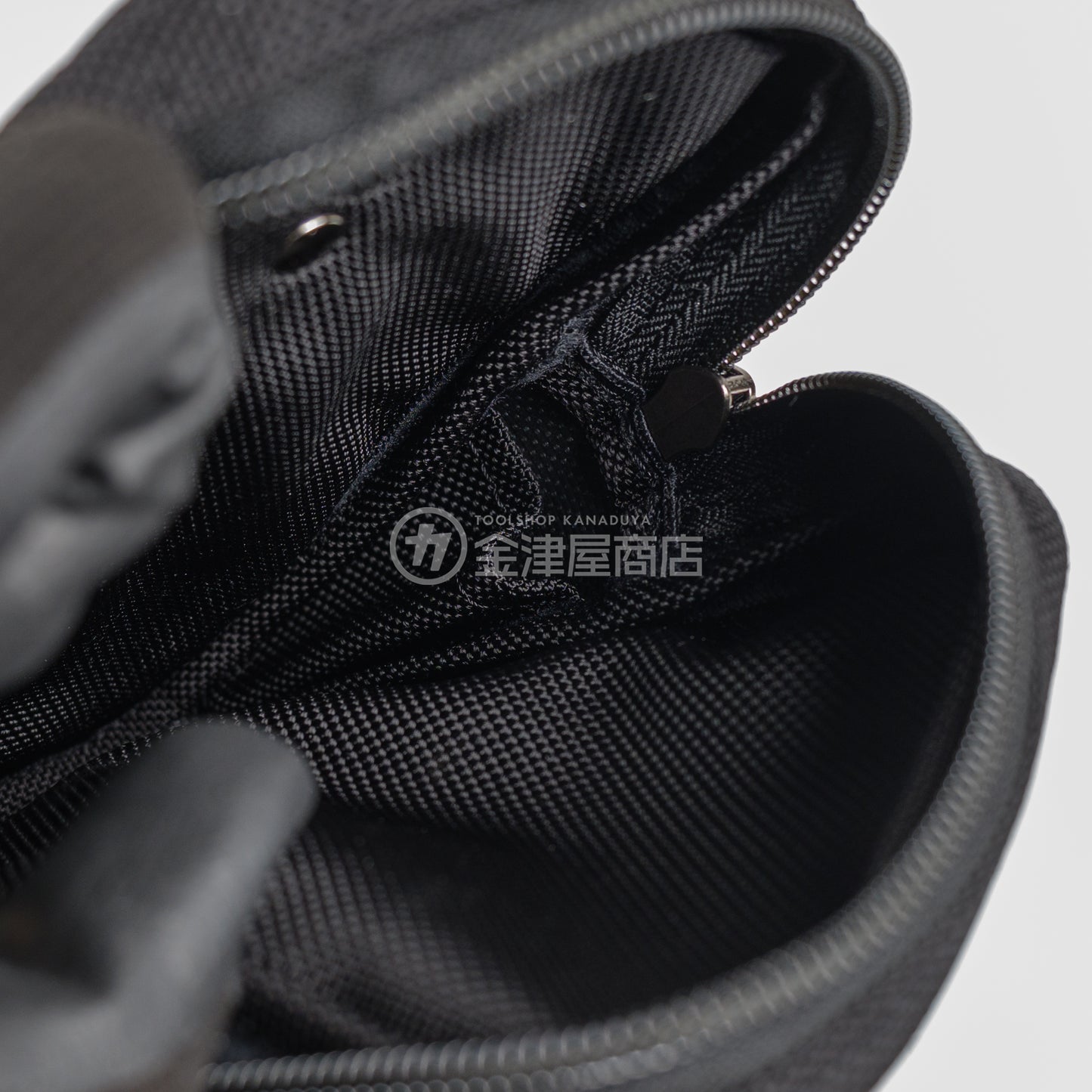 ニックス(KNICKS) コーデュラバリスティック生地セフ対応小物ポーチ BA-100P(白タグ)