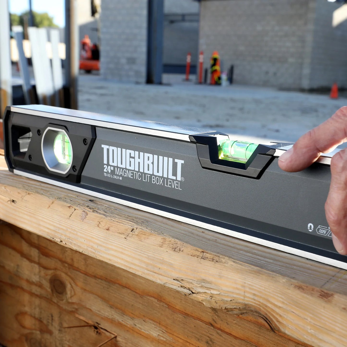 TOUGHBUILT 24in LEDマグネット水平器 TB-H2-L-24LH-M-