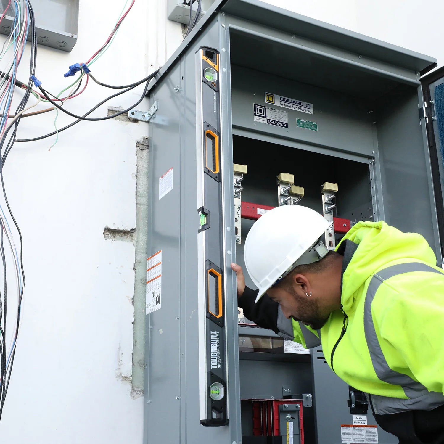 TOUGHBUILT 48in LEDマグネット水平器 TB-H2-L-48LH-M-