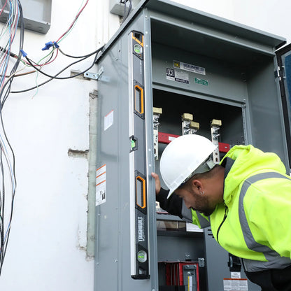 TOUGHBUILT 48in LEDマグネット水平器 TB-H2-L-48LH-M-