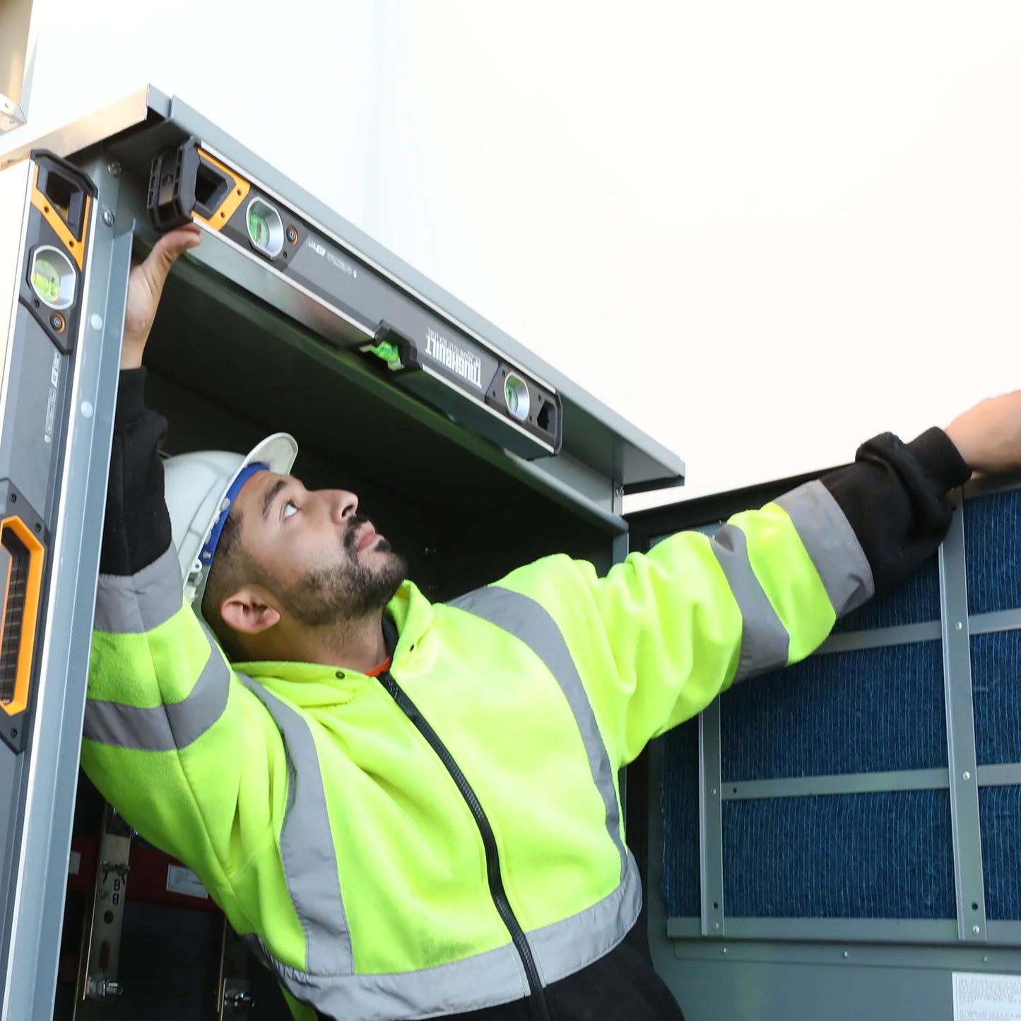 TOUGHBUILT 24in LEDマグネット水平器 TB-H2-L-24LH-M-