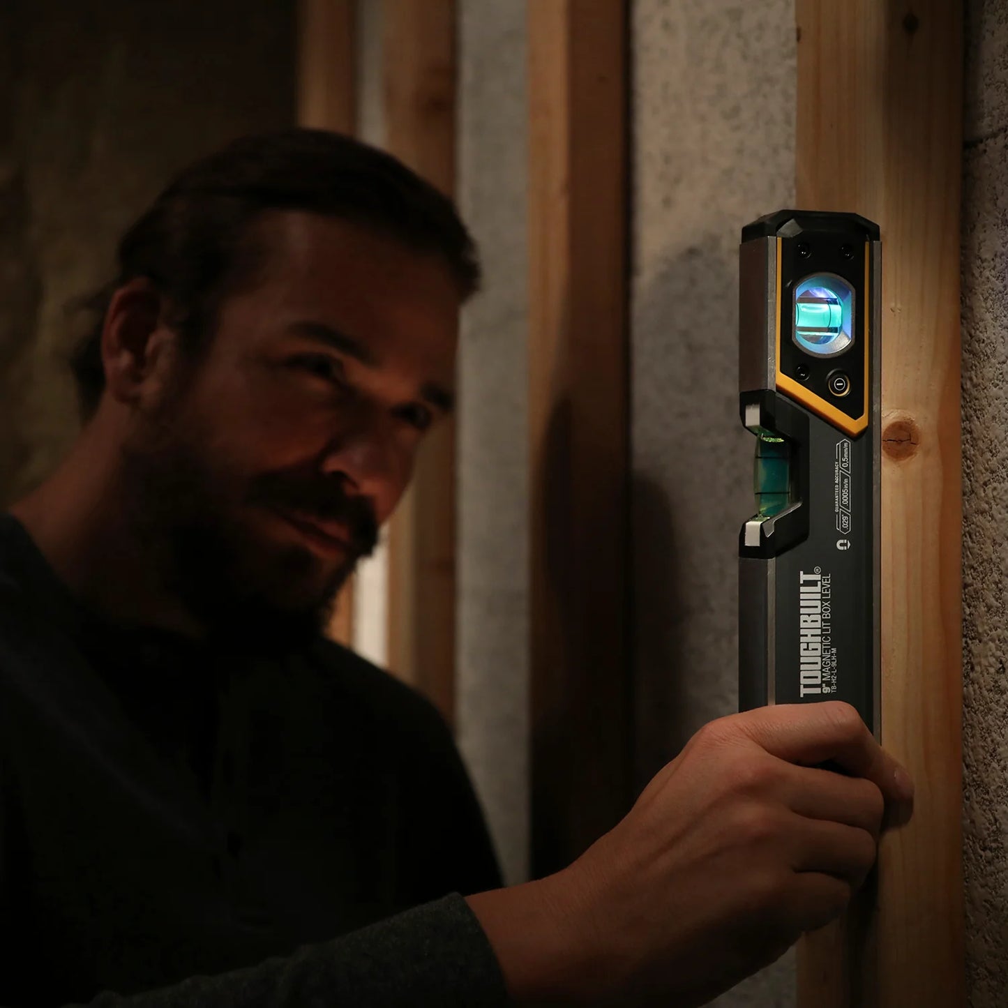 TOUGHBUILT 9in LEDマグネット水平器 TB-H2-L-9LH-M-