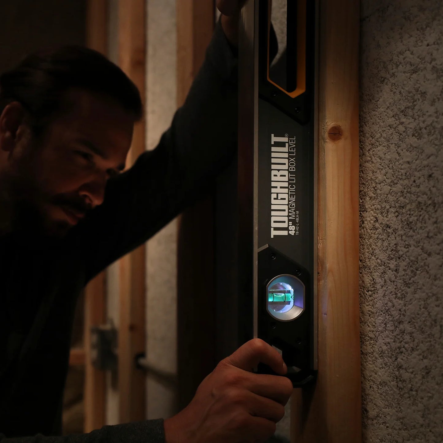 TOUGHBUILT 48in LEDマグネット水平器 TB-H2-L-48LH-M-