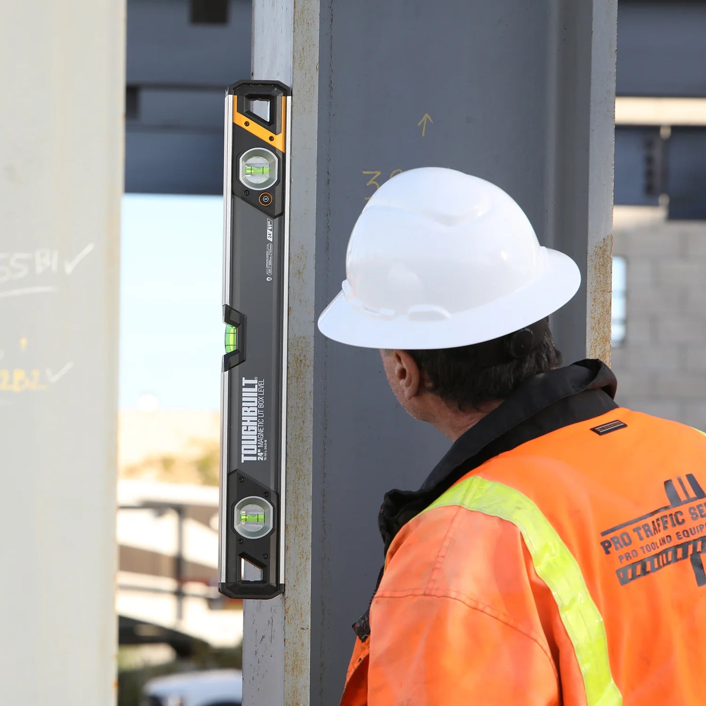 TOUGHBUILT 24in LEDマグネット水平器 TB-H2-L-24LH-M-