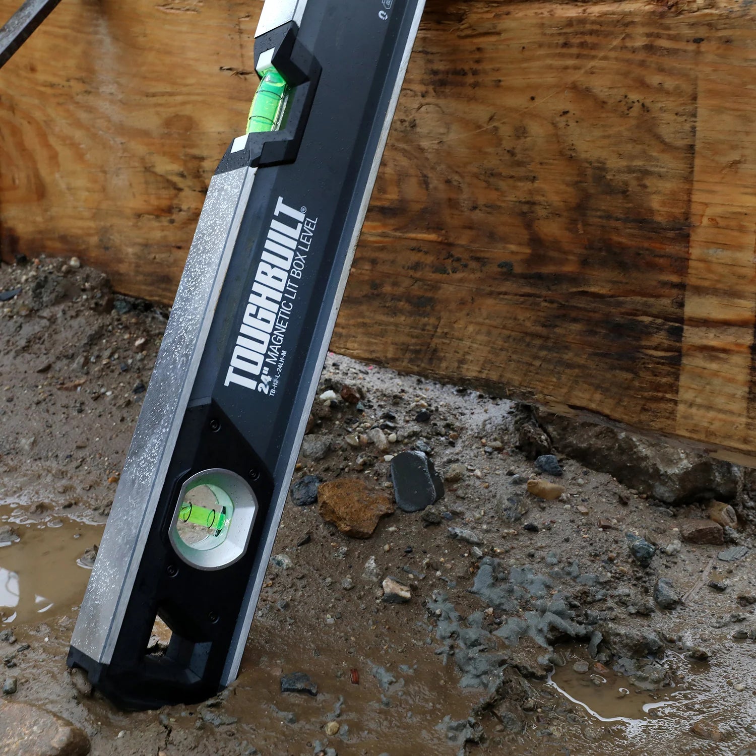 TOUGHBUILT 24in LEDマグネット水平器 TB-H2-L-24LH-M-