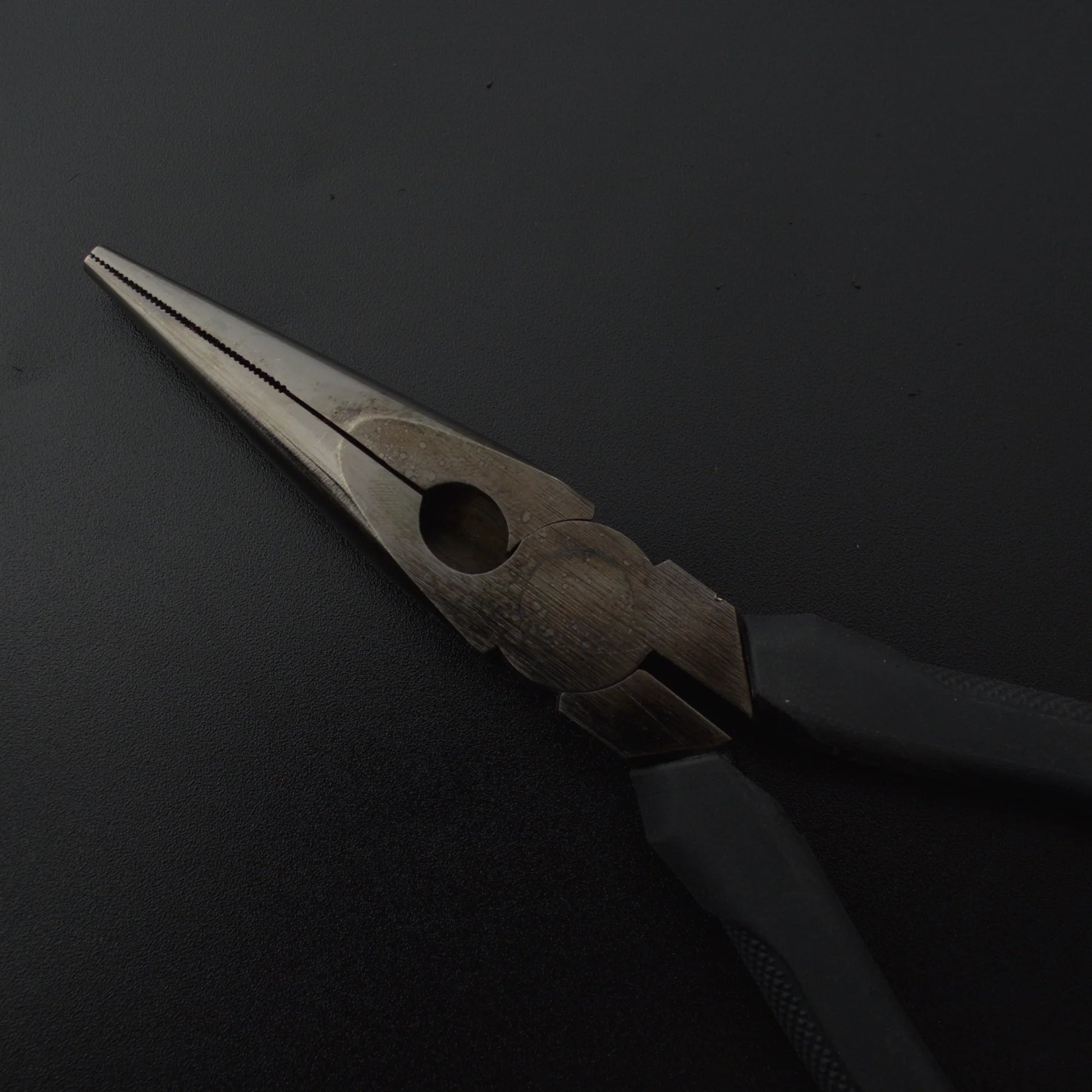 フジ矢 ラジオペンチ(クロスローレット)(黒金)150mm 350-150BG フジ矢 ラジオペンチ(クロスローレット)(黒金)150mm 350-150BG