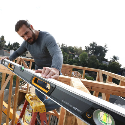 TOUGHBUILT 48in LEDマグネット水平器 TB-H2-L-48LH-M-