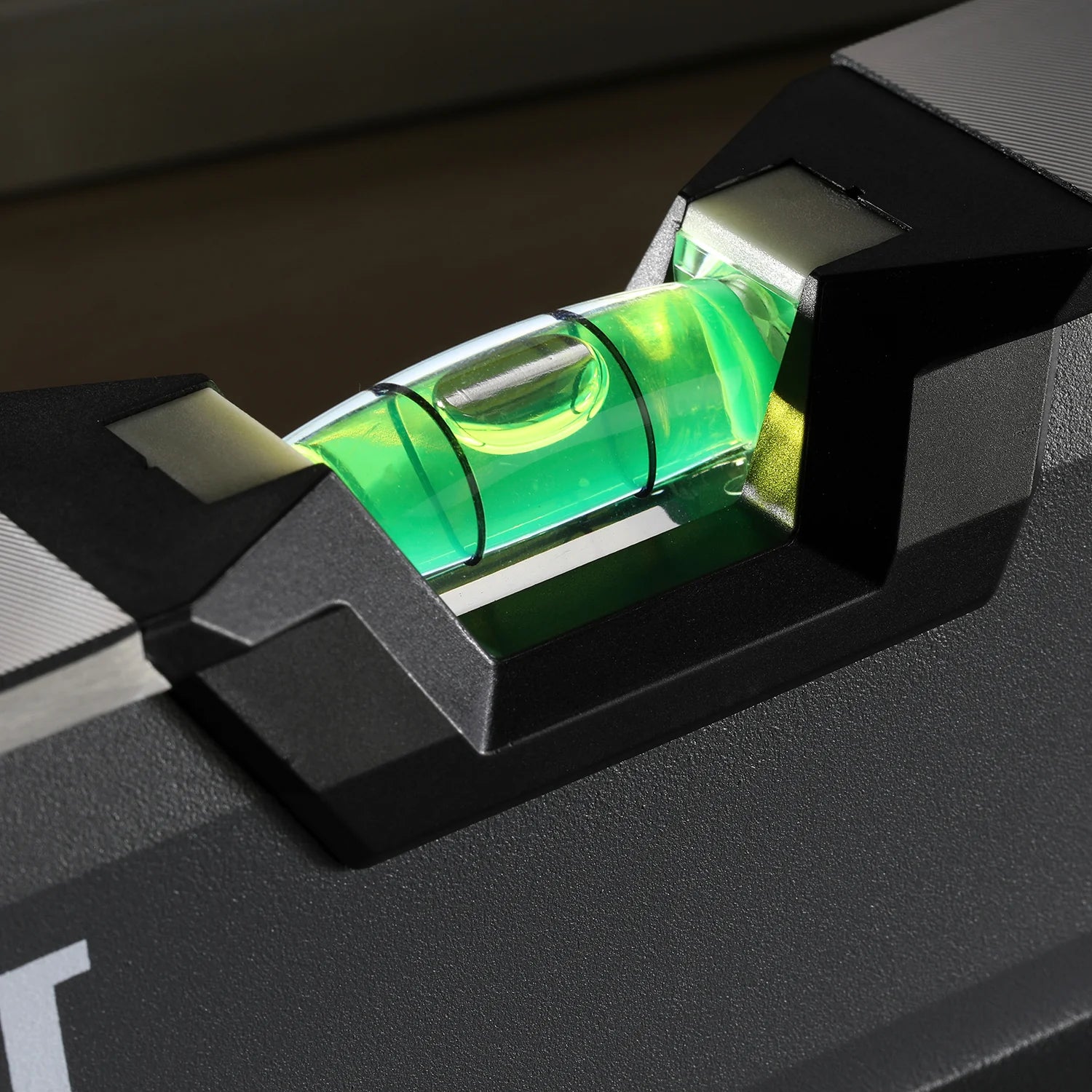 TOUGHBUILT 24in LEDマグネット水平器 TB-H2-L-24LH-M-