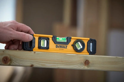 DEWALT(デウォルト) マグネット式トルペードレベル 230mm DWHT43003-