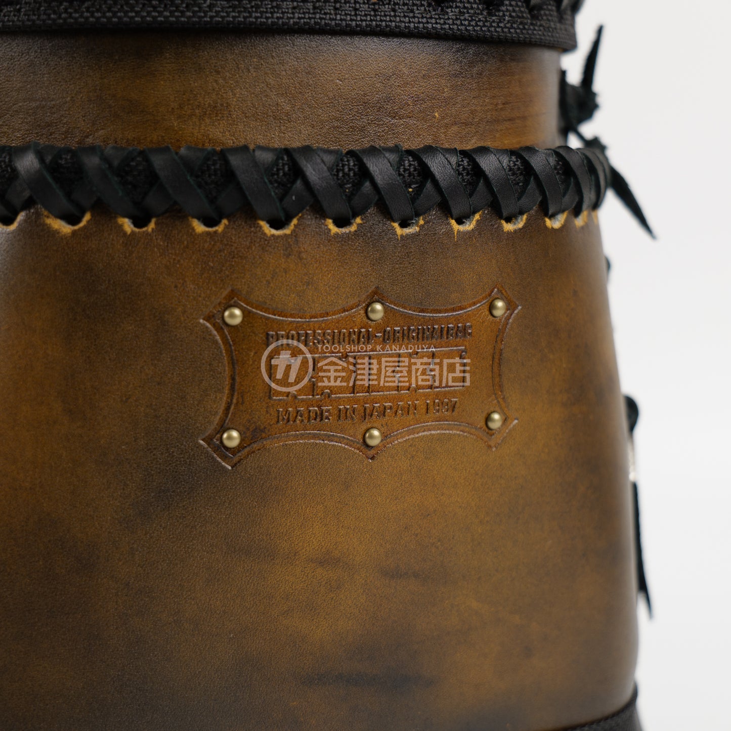 ニックス(KNICKS) グローブ革建築用2段腰袋 底・縁補強タイプ KGC-201BA【ヴィンテージカラー】追加カスタム 黒革紐W巻2段+黒革紐サイド巻+スタッズ6点打ち-