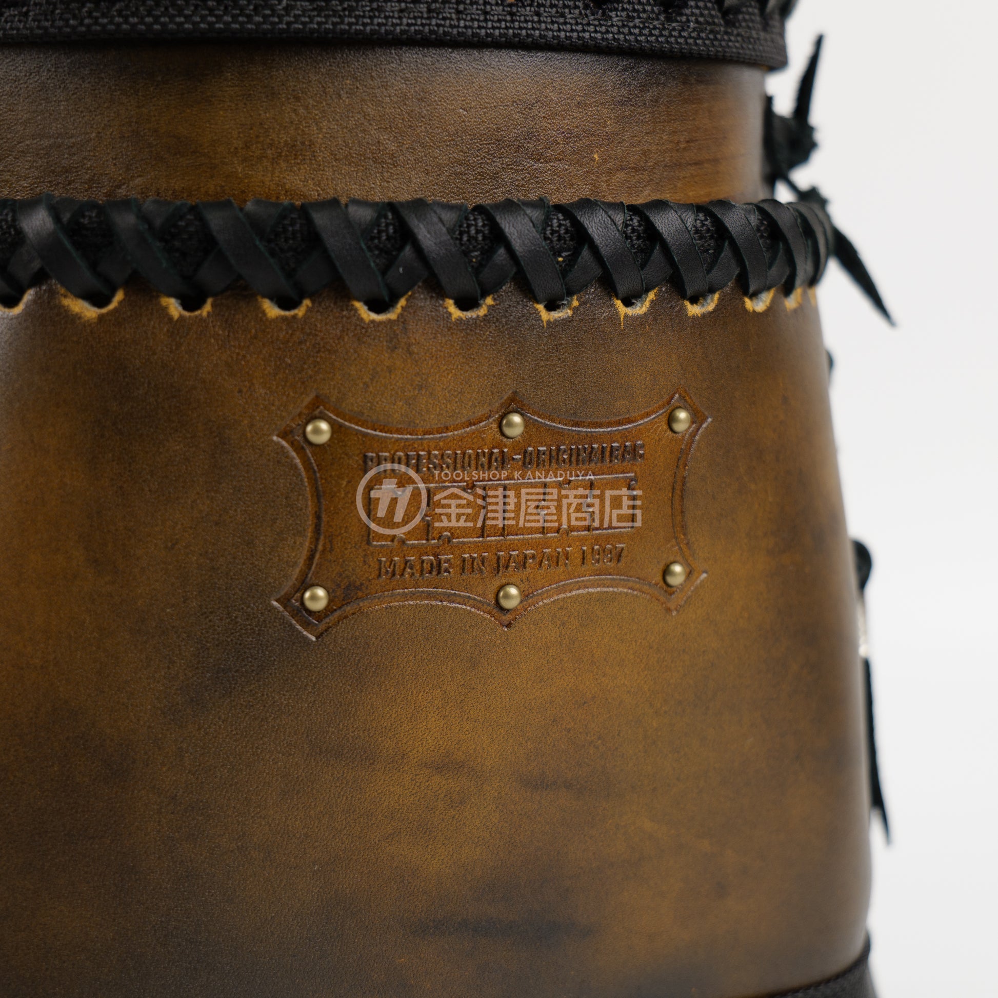 ニックス(KNICKS) グローブ革建築用2段腰袋 底・縁補強タイプ KGC-201BA【ヴィンテージカラー】追加カスタム 黒革紐W巻2段+黒革紐サイド巻+スタッズ6点打ち-