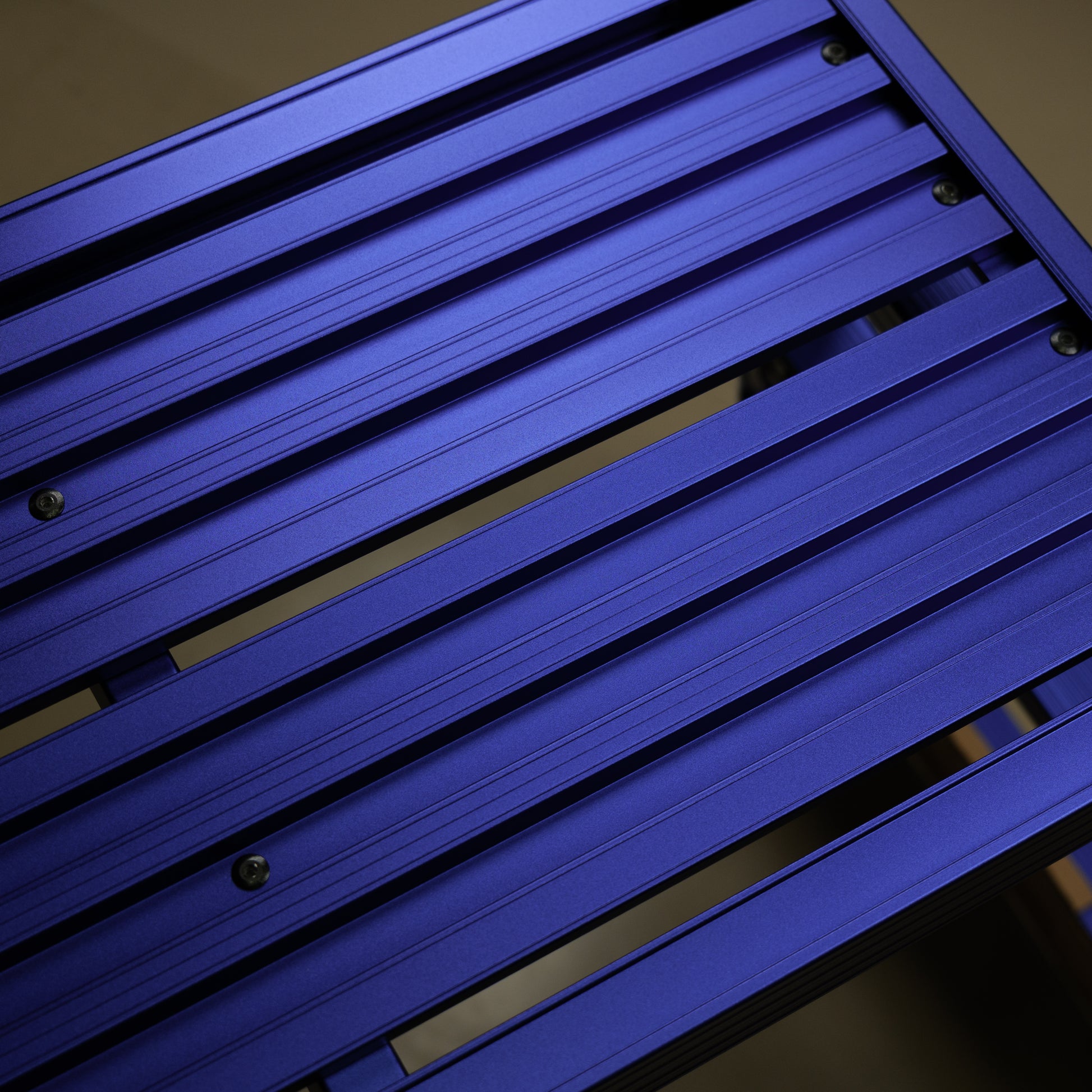 高儀×長谷川工業 SKYSTEP アルミ脚部伸縮足場台 MB-1000(天板高さ0.65～0.96m) メタルブルー【関東限定】-