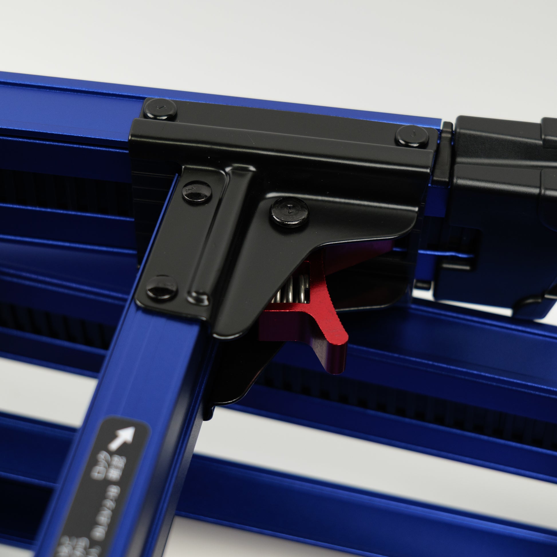 高儀×長谷川工業 SKYSTEP アルミ脚部伸縮足場台 MB-1000(天板高さ0.65～0.96m) メタルブルー【関東限定】-